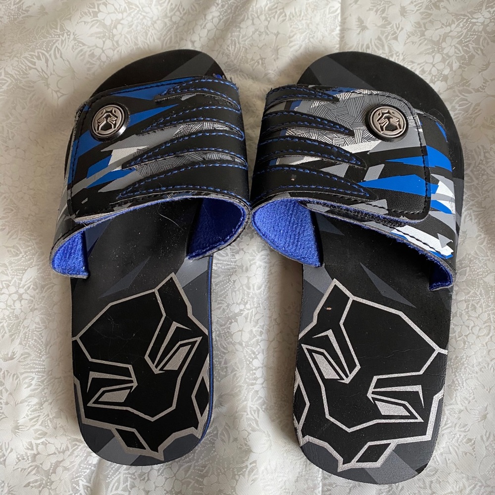 NEW Marvel Black Panther pool slippers-size 13/1